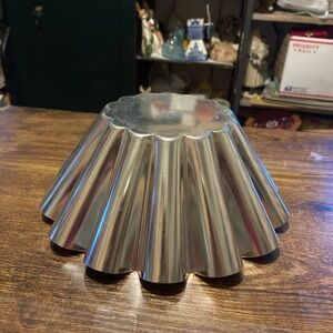 8" Gobel 6 cup Brioche mold